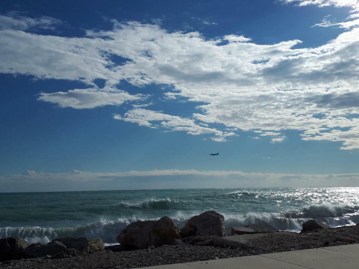 F2 Immeuble Les Pieds Dans L'Eau Leilighet Villeneuve-Loubet Eksteriør bilde